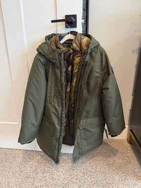 Michael Kors Big Boys Olive Green coat with Camouflage Liner NWT size 10/12
